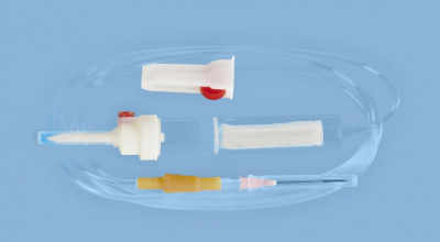 Система для вливаний гемотрансфузионная для крови с пластиковой иглой — 20 шт/уп купить оптом в Пензе